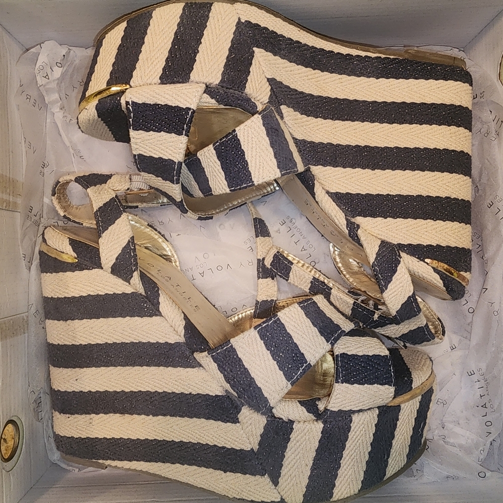 Very Volatile Striped Wedge in Navy